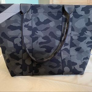 Rothy’s black camo tote